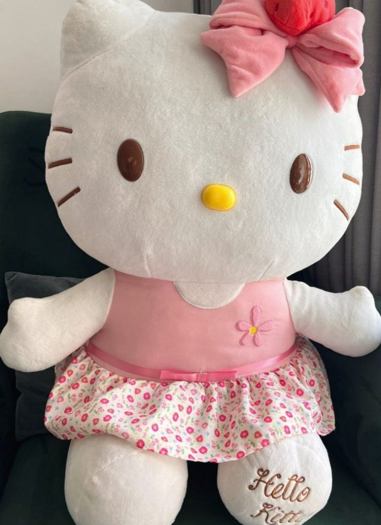 giant hello kitty plush